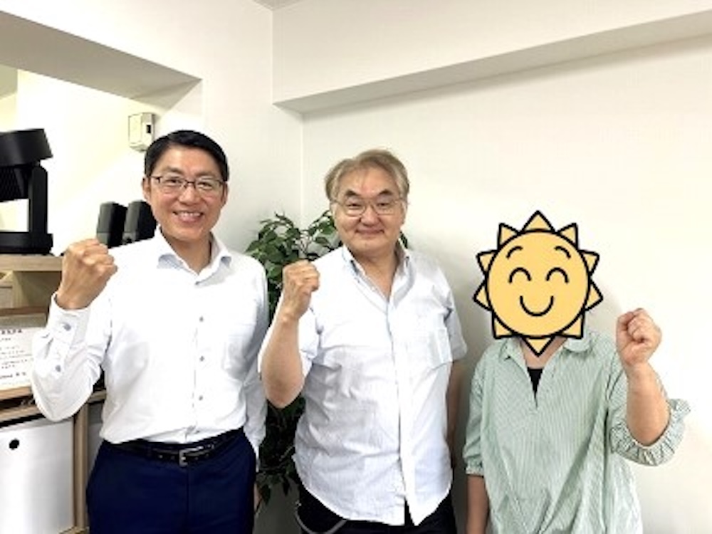 横浜不動産売却|売却完了後に畠山ご夫妻と記念撮影!